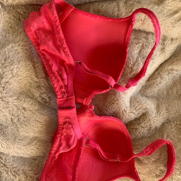 Victoria secrets body by Victoria push-up bra - Picture 2 of 3